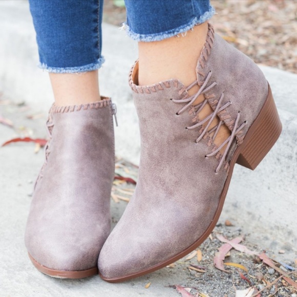 6, 10Light Brown Whipstitch On Bootie - Picture 3 of 5